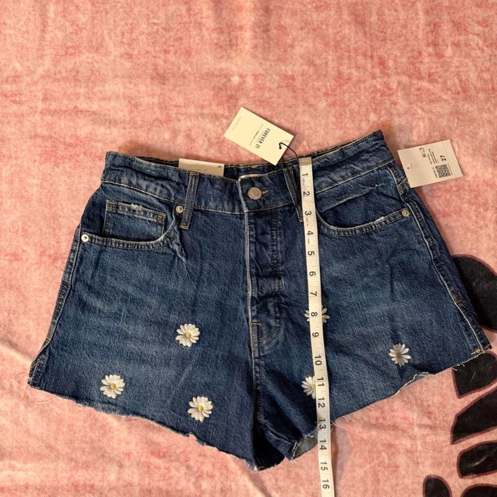 Forever 21 blue denim shorts with white daisies